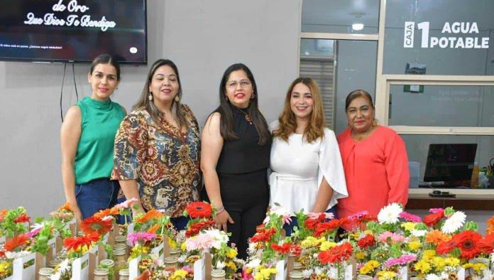 Celebran a empleadas municipales de Nava con reconocimiento especial 
