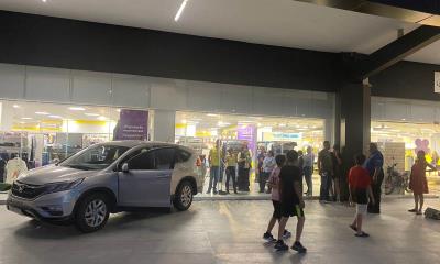 Adolescente choca aparador del mall paseo Monclova