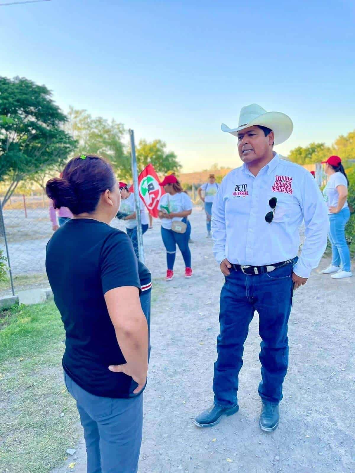 Beto Villarreal visita ejido El Oso