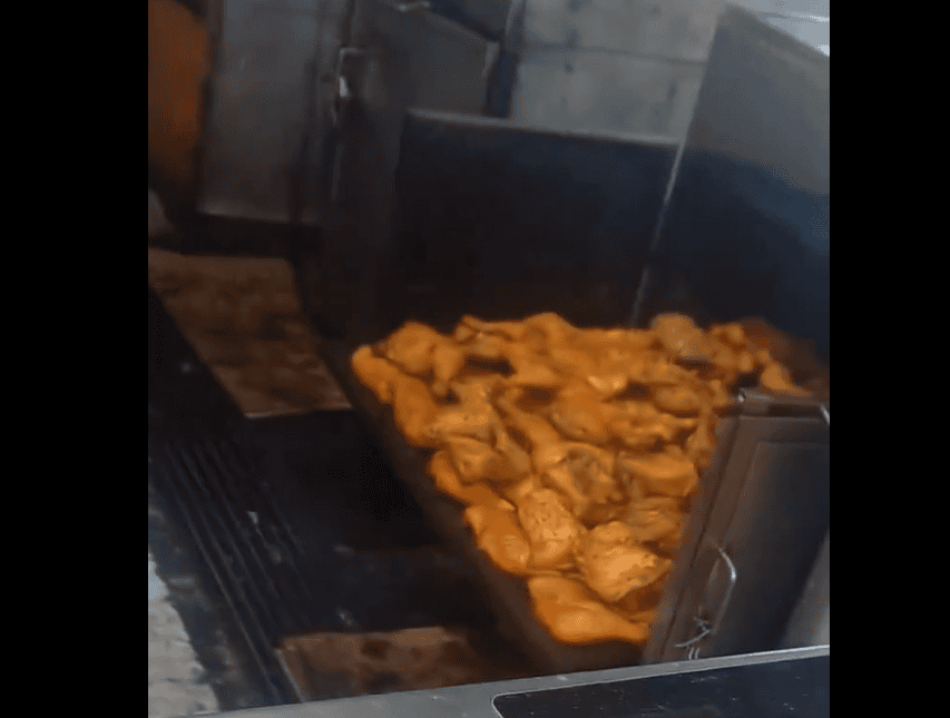 Niños fallecen tras comer pollo asado del El pollo Matón en Nuevo León