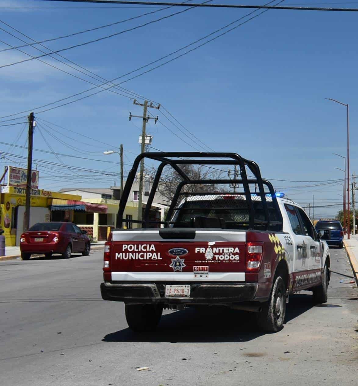 Los civiles armados que viajaban en una Colorado desataron la movilización de la Policía.