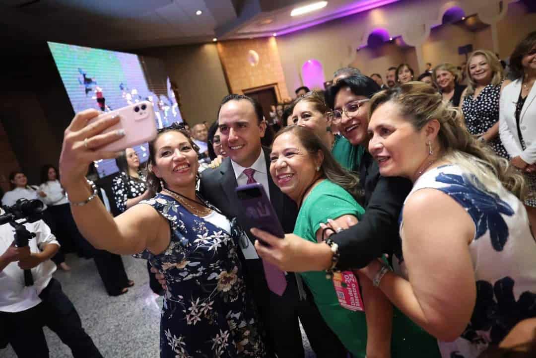 Inician festejos de los maestros en Coahuila