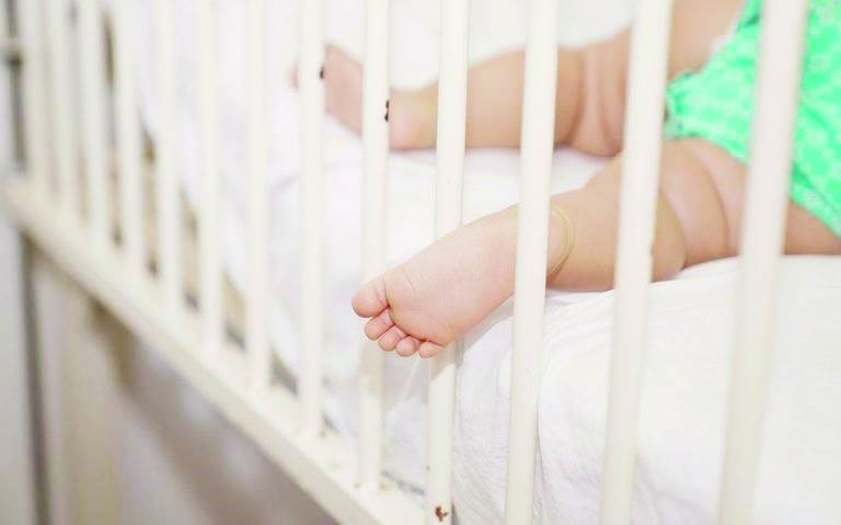 Se intoxica bebé con veneno para piojos