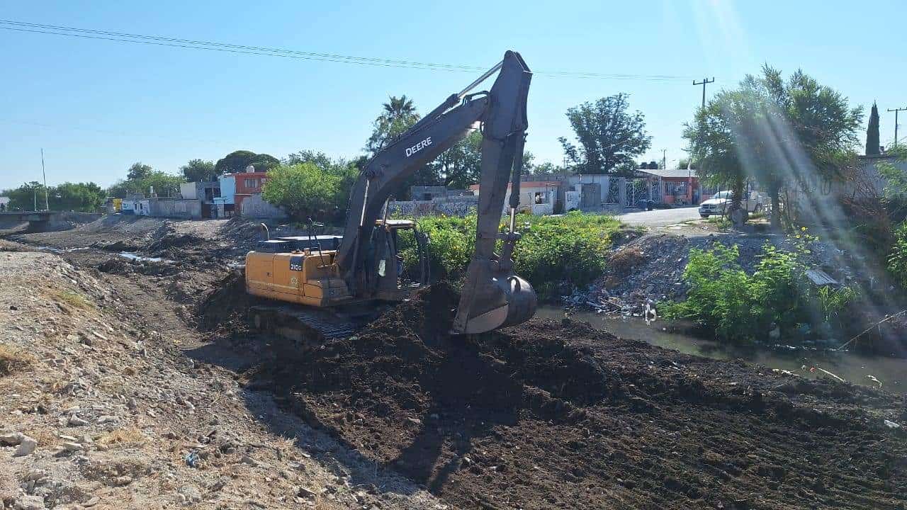Sigue la limpieza en el arroyo.