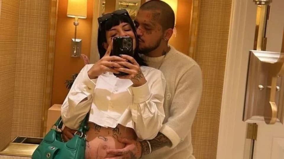 Christian Nodal revela que Cazzu y su hija estuvieron a punto de morir en el parto