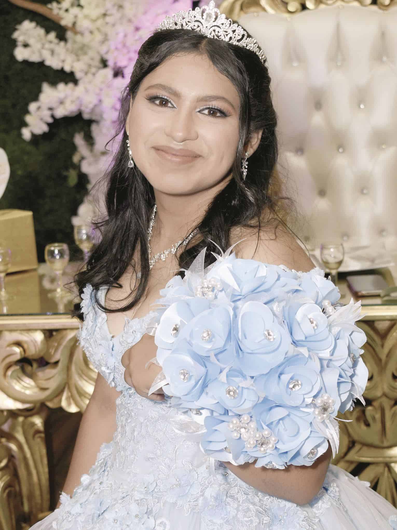 Alexia Haro celebró sus anhelados XV años de vida.