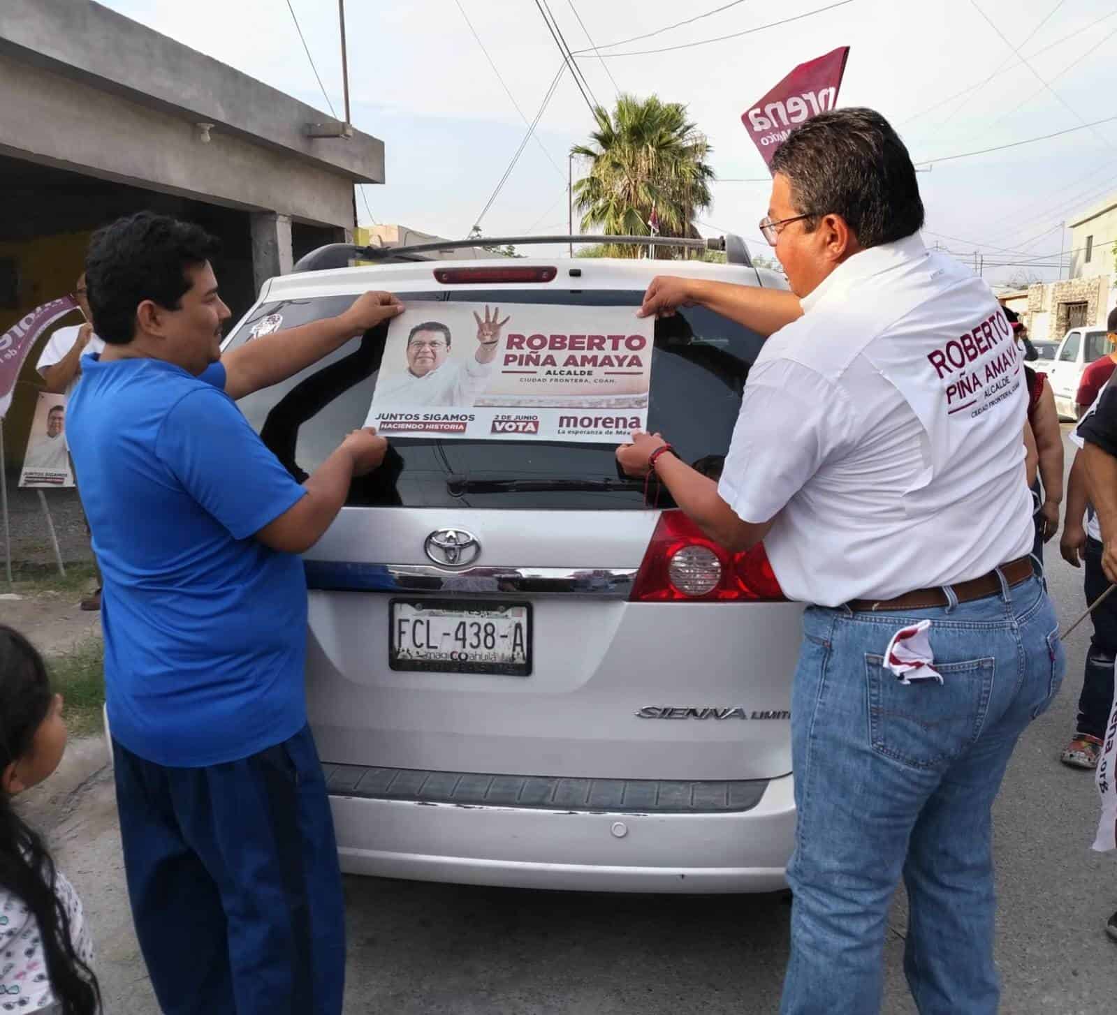 El candidato de MORENA, Roberto Piña Amaya recorrió las calles de la colonia Morelos.