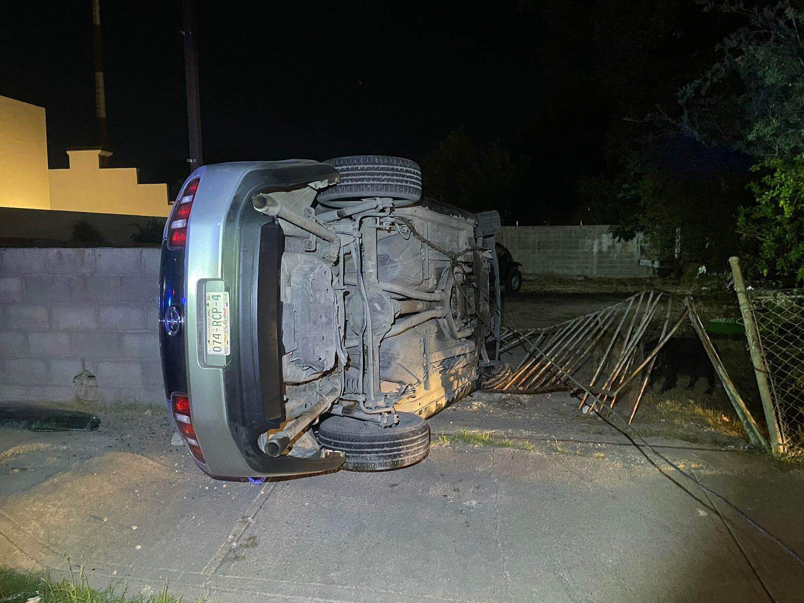 ¡PERDIÓ EL CONTROL! Se registra VOLCADURA en la colonia Apolo