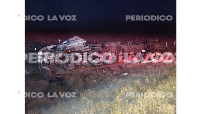Vuelca camión cisterna