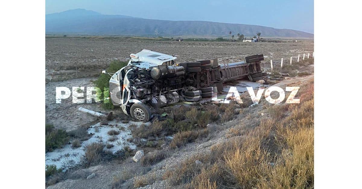 Vuelca camión cisterna
