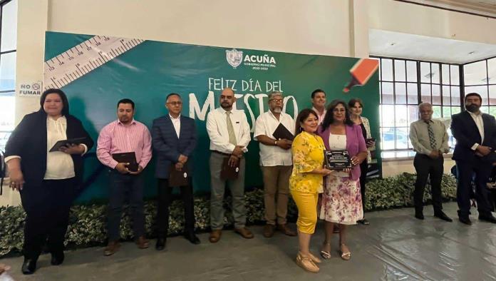 Maestros de Oro: Reconocimiento a la Excelencia Docente en Ciudad Acuña