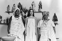 ¿Qué es la santería, la religión que Anitta muestra en su nuevo videoclip ‘Aceita’?