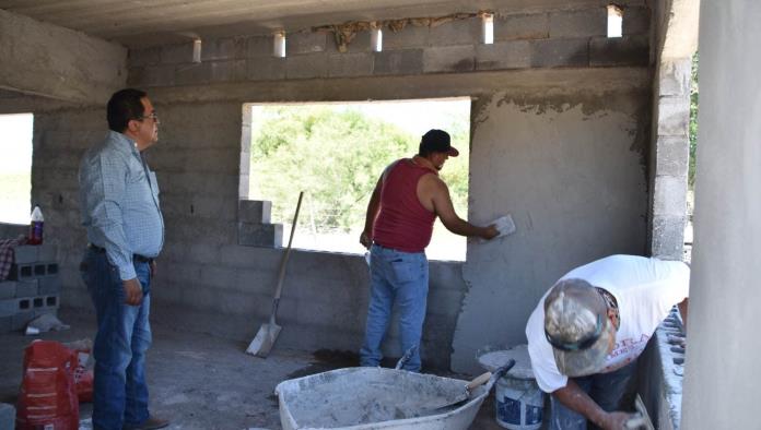 Construyen aula en el Ejido el Venado