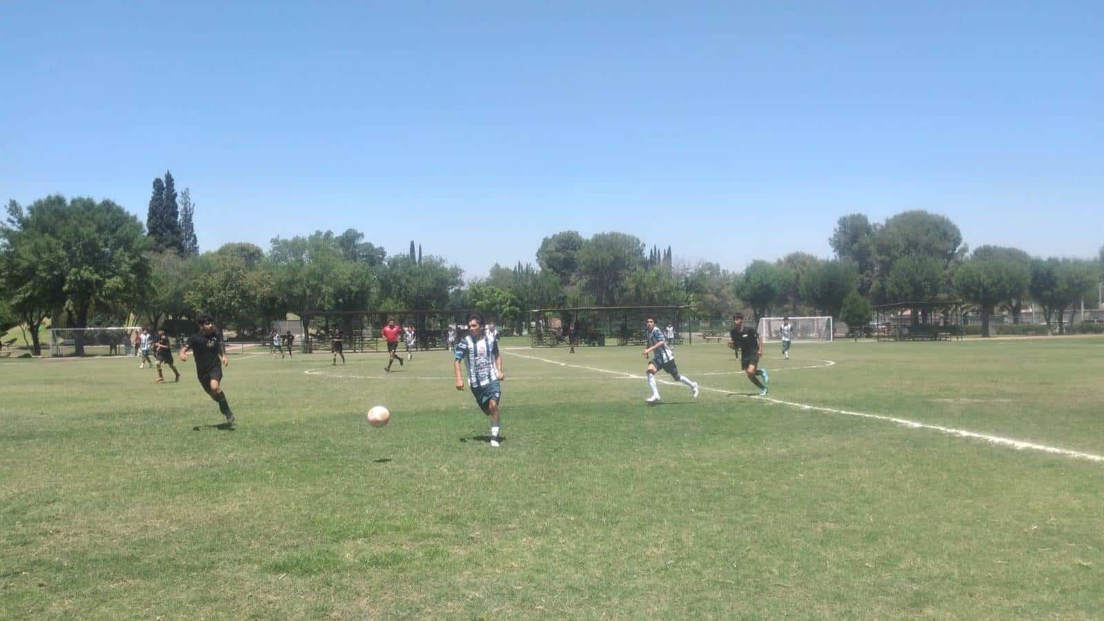 Avanzan en estatal de futbol 2009