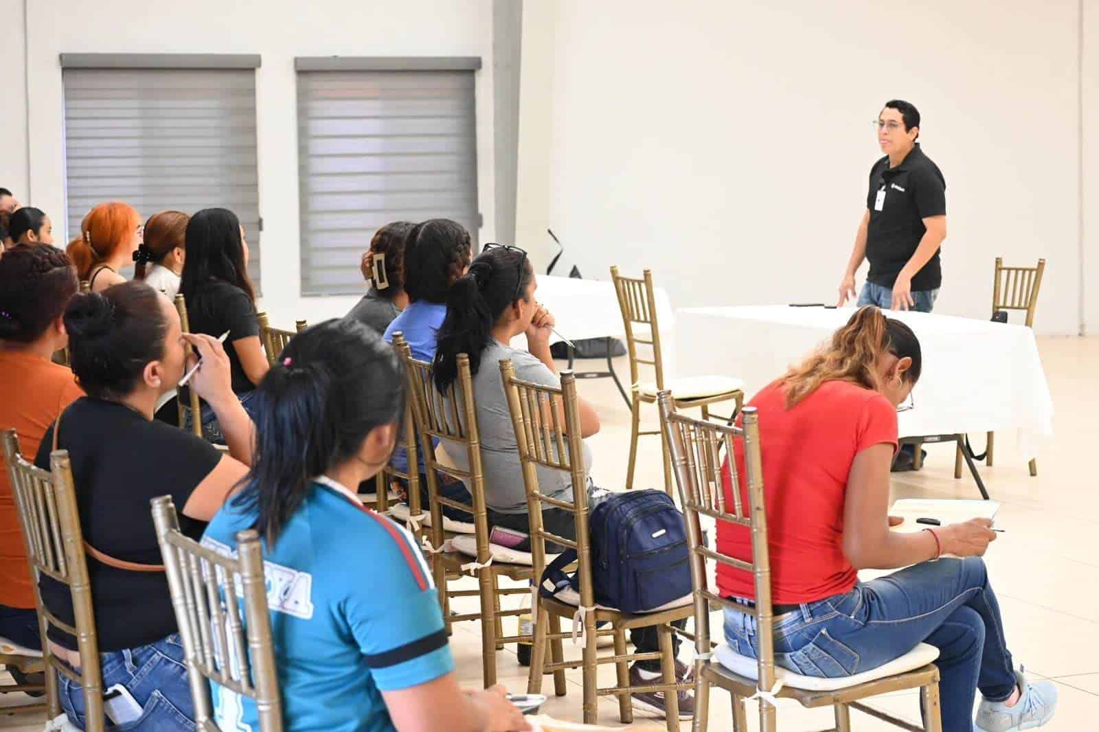 Fortalecen economía familiar en Nava con módulo de contratación