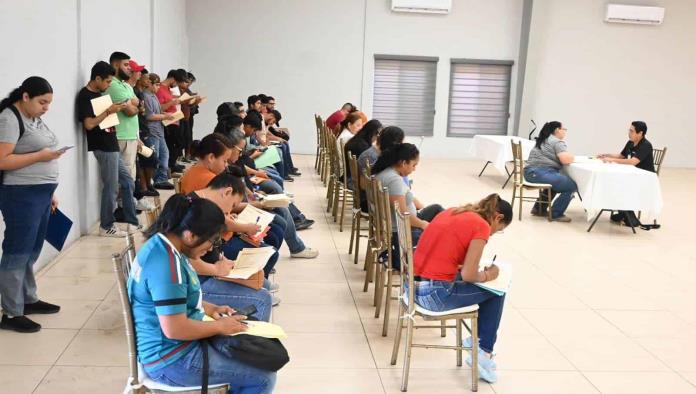 Fortalecen economía familiar en Nava con módulo de contratación
