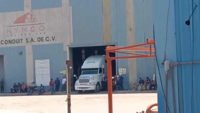 Sigue conflicto en Conduit