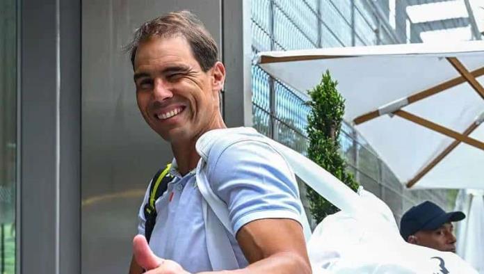 Rafael Nadal es ovacionado en su primera práctica en Roland Garros