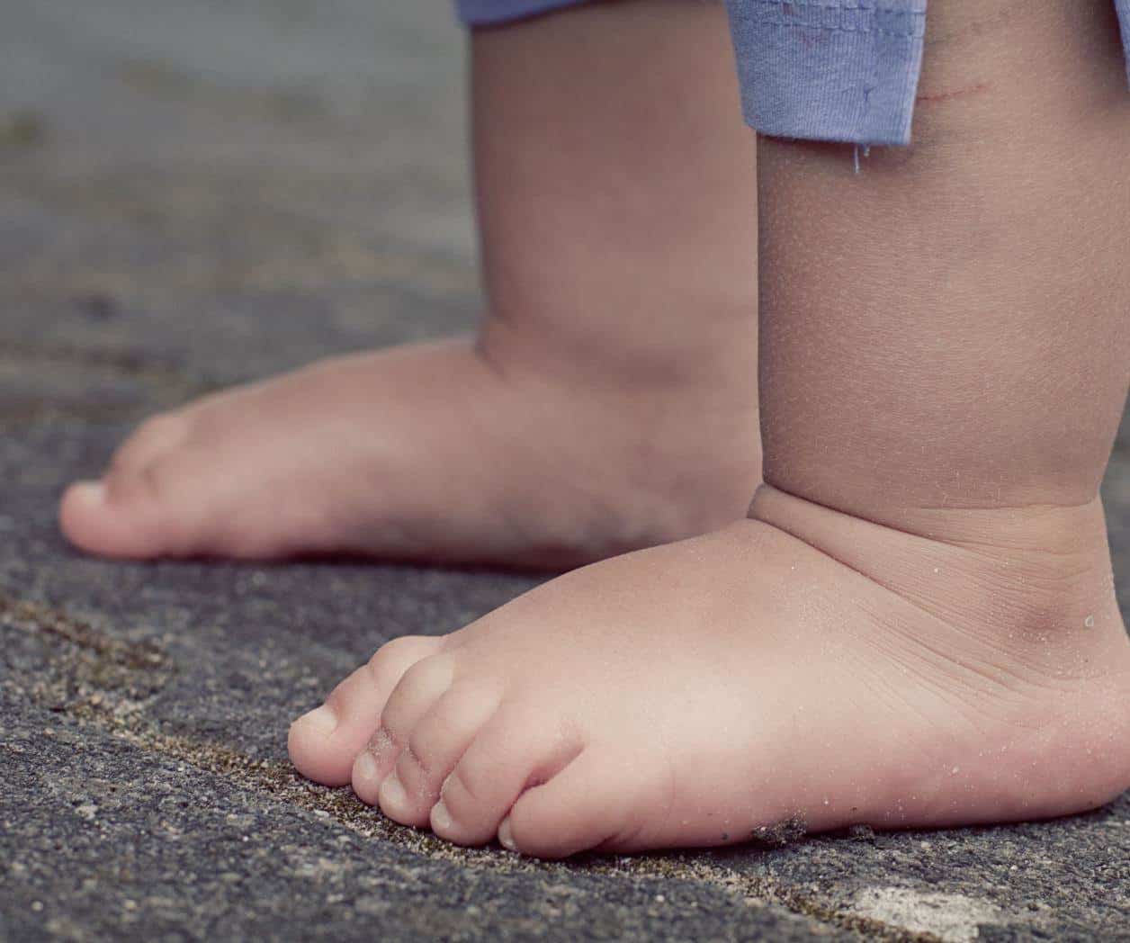 Bebé de 8 meses fallece ahogado tras caer dentro de cubeta con agua