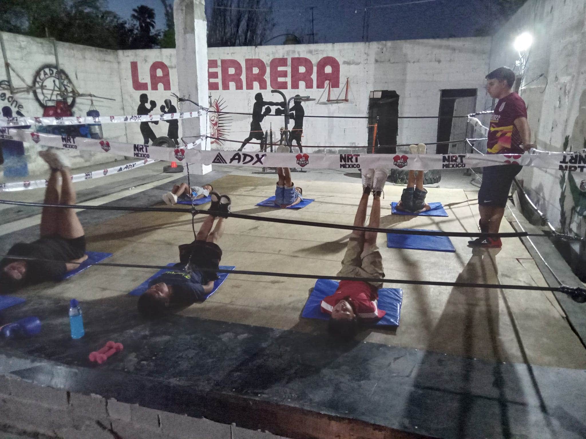 Invitan boxeadores a jugada