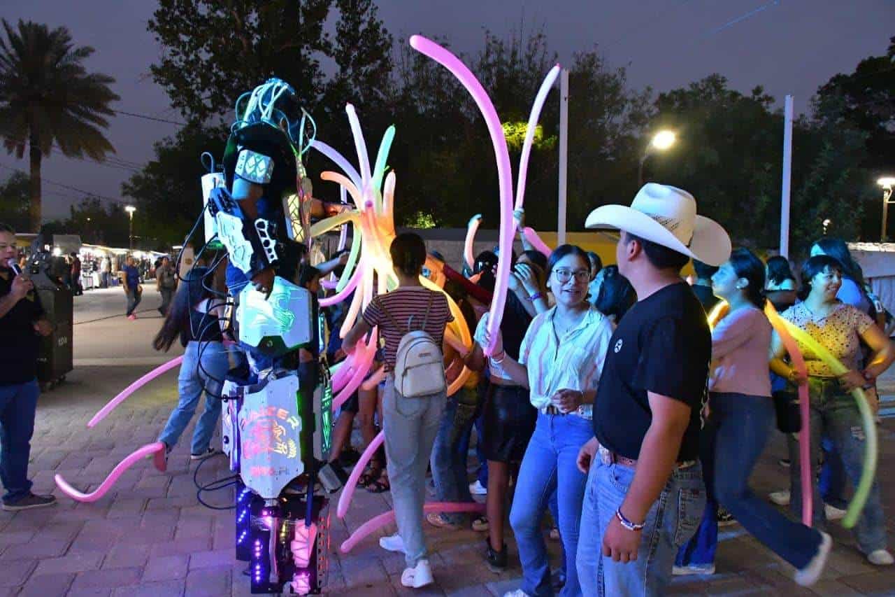 Celebran el Día del Estudiante con festejo en el Centro Histórico