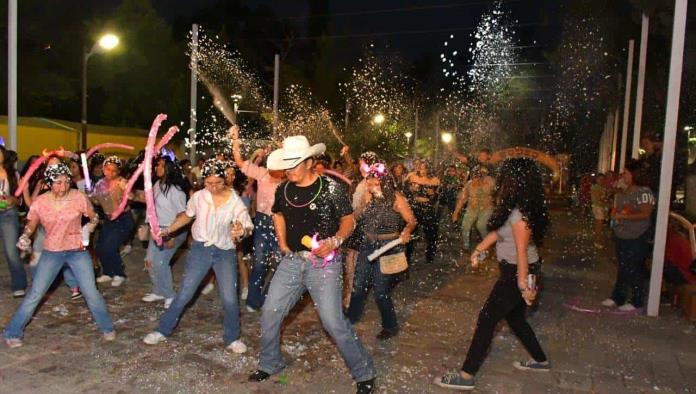 Celebran el Día del Estudiante con festejo en el Centro Histórico