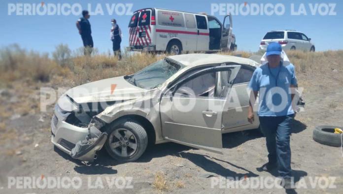 La sacan de la carretera y la asaltan
