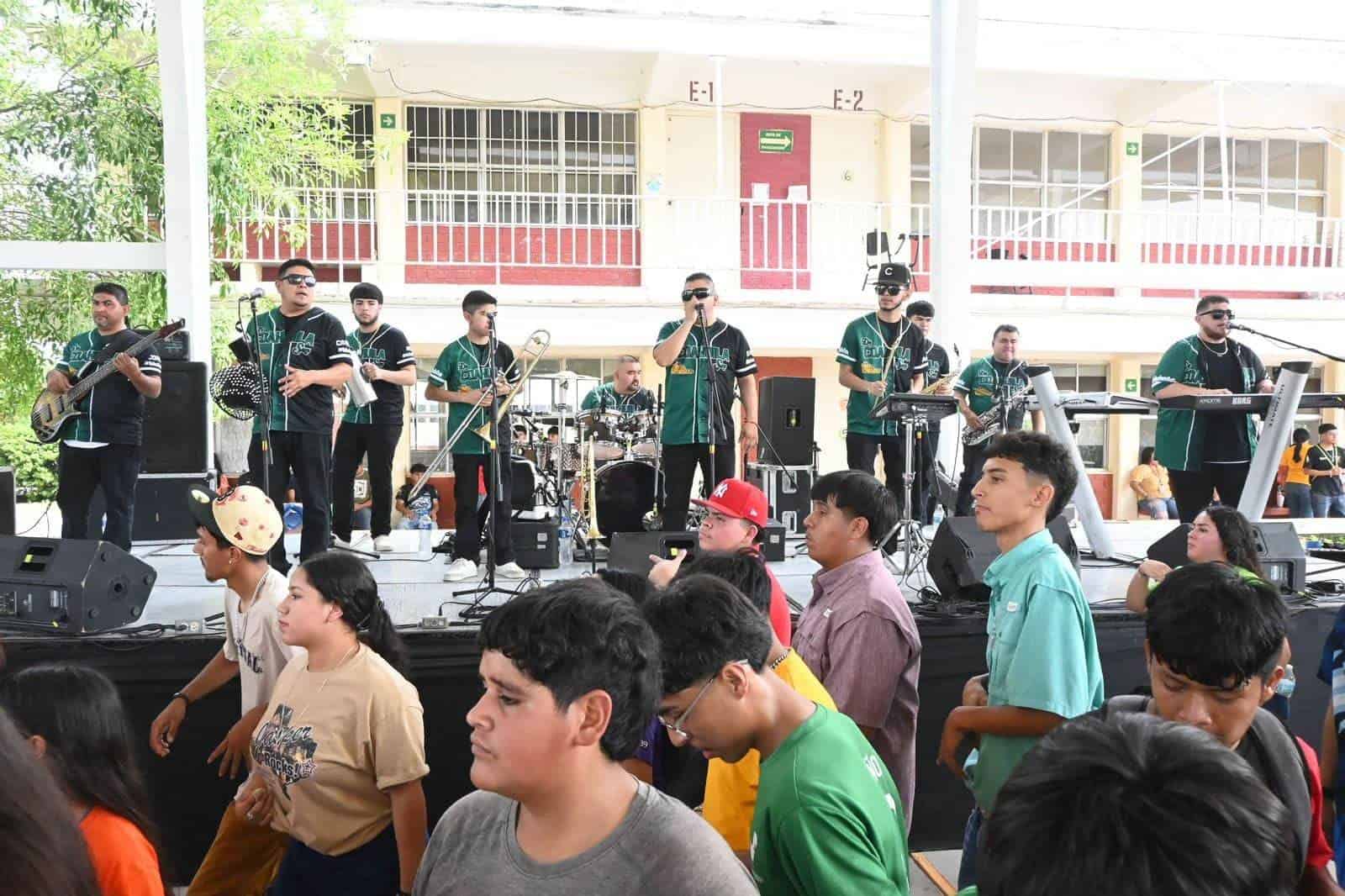 Celebran la semana cultural junto a la alcaldesa Pily Valenzuela en el CBTis 239