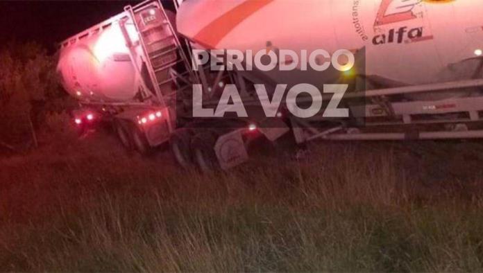 Sobrevive trailero a accidente