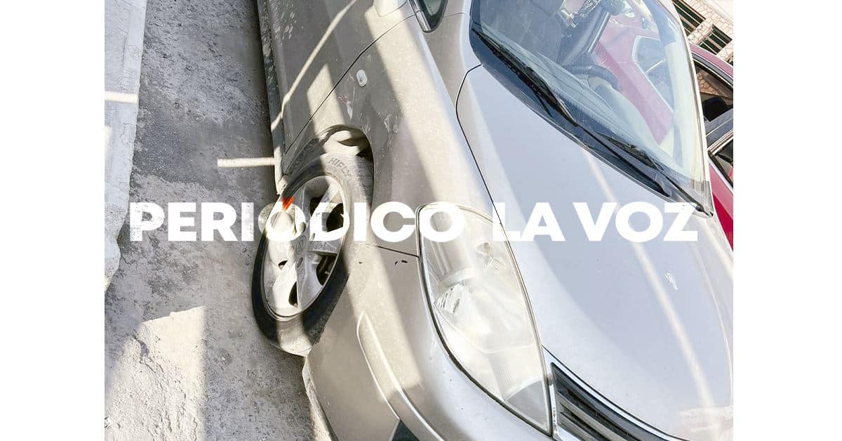 Choca e intenta huir