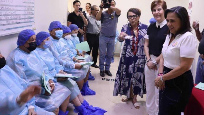 Visita Presidenta del DIF a pacientes con cataratas