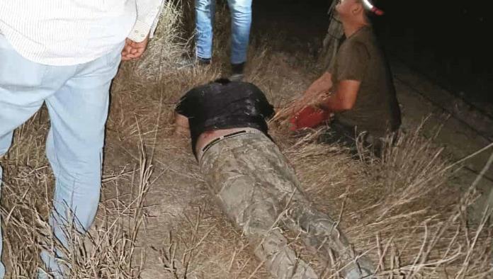 Muere al chocar contra trailero