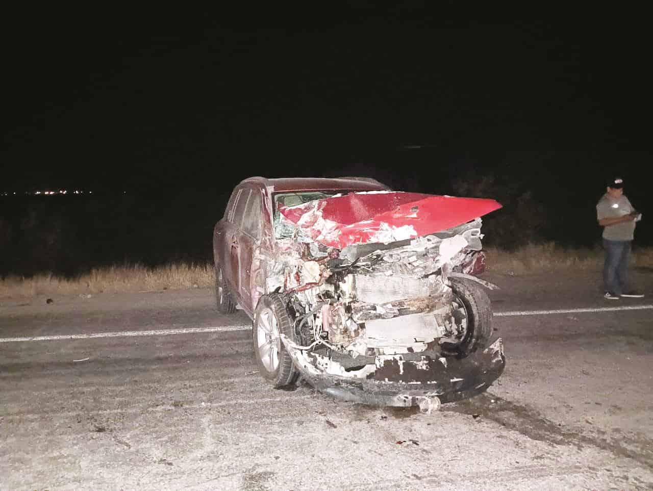 Muere al chocar contra trailero