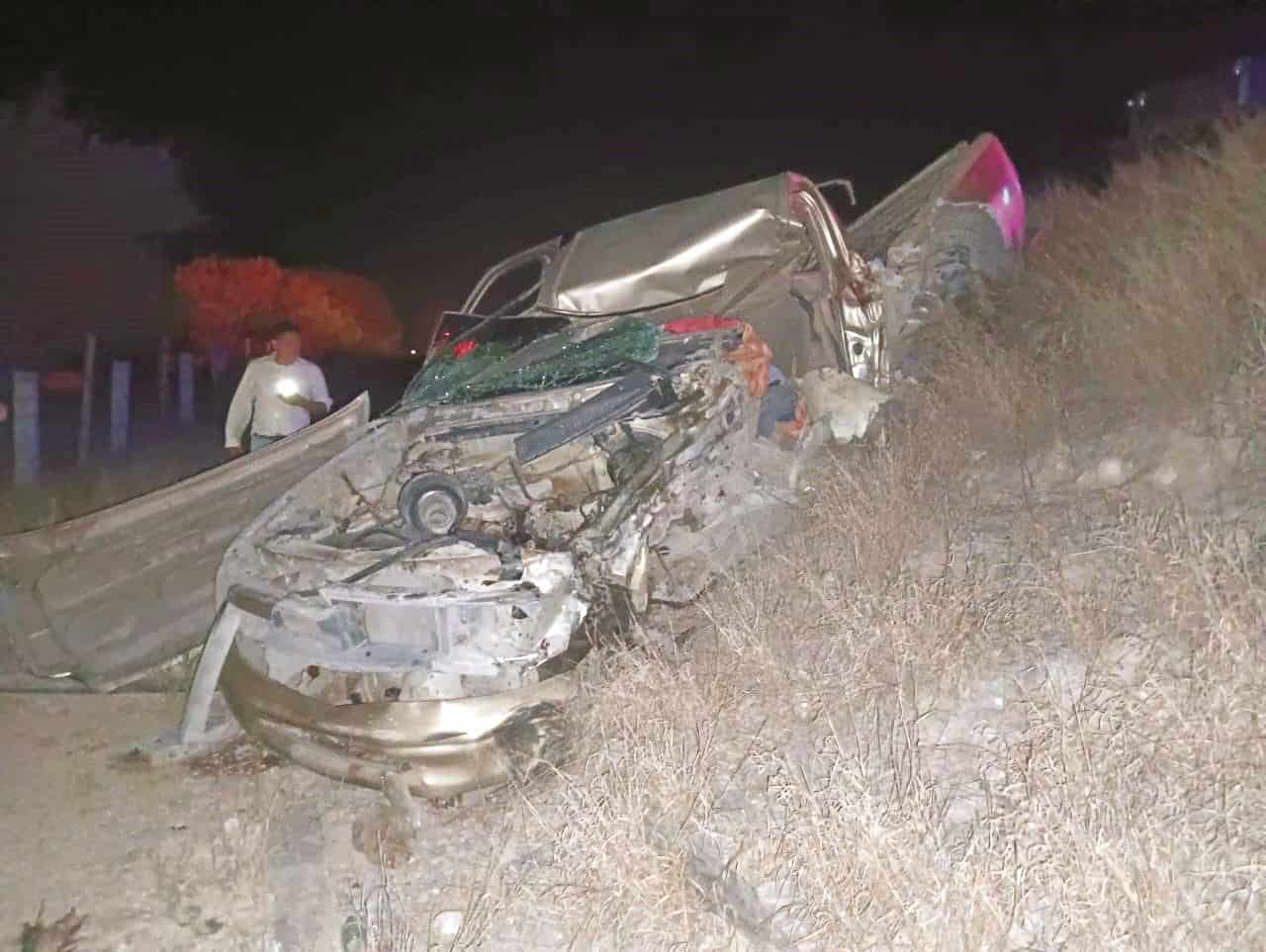 Muere al chocar contra trailero