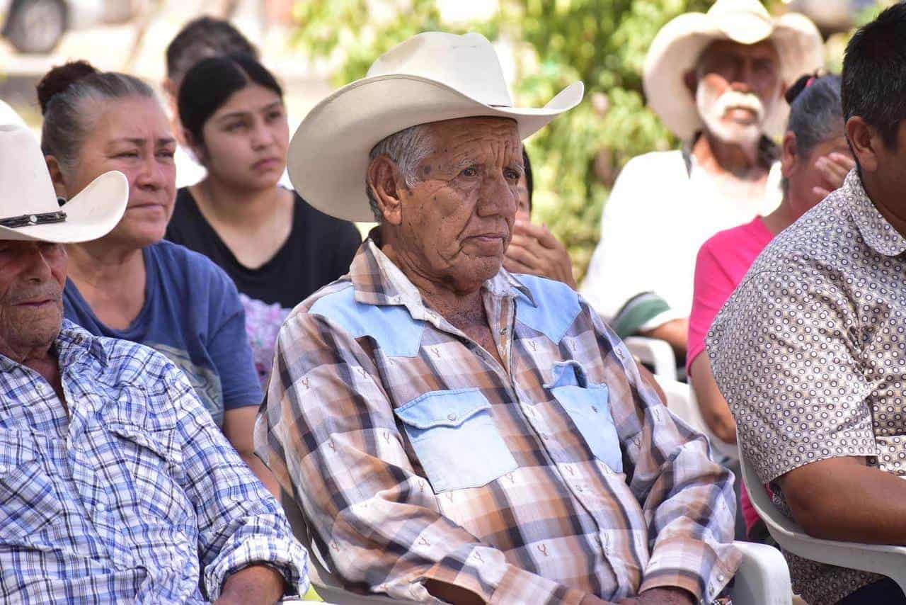 Cierra Hugo campaña en ejidos