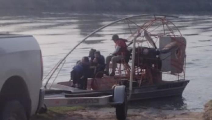 Rescatan a 4 de morir ahogados en el río Bravo