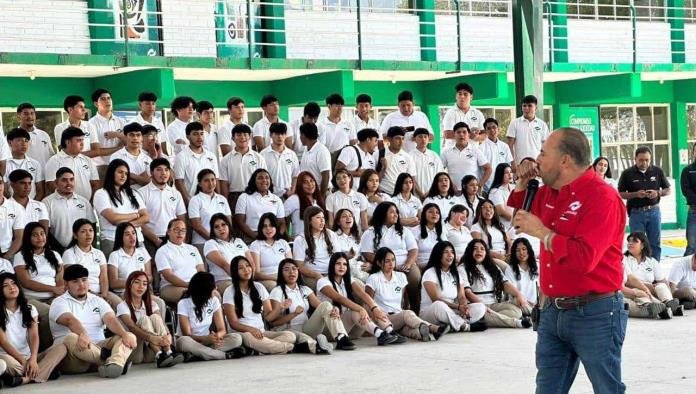 ¡Graduación con éxito en Conalep! Celebran logros educativos