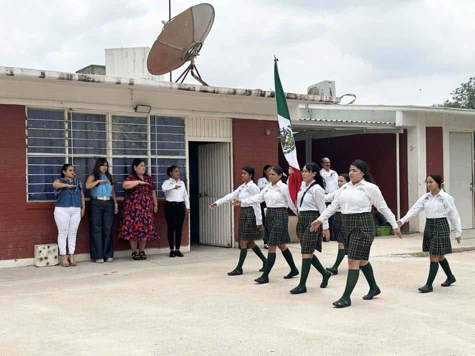 Conmemoran Día de la Marina en Telebachillerato Comunitario Tío Pío de Allende