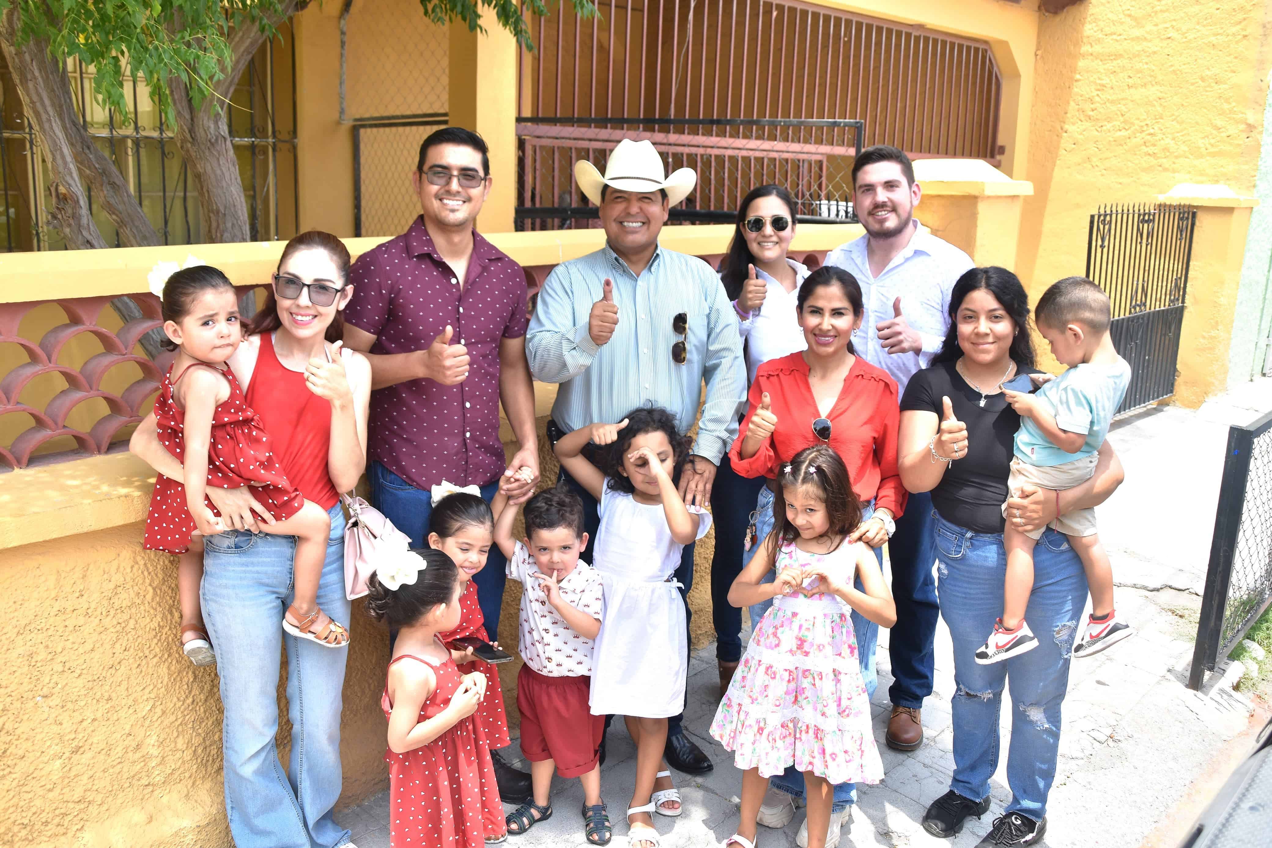 Beto Villarreal vota por la seguridad
