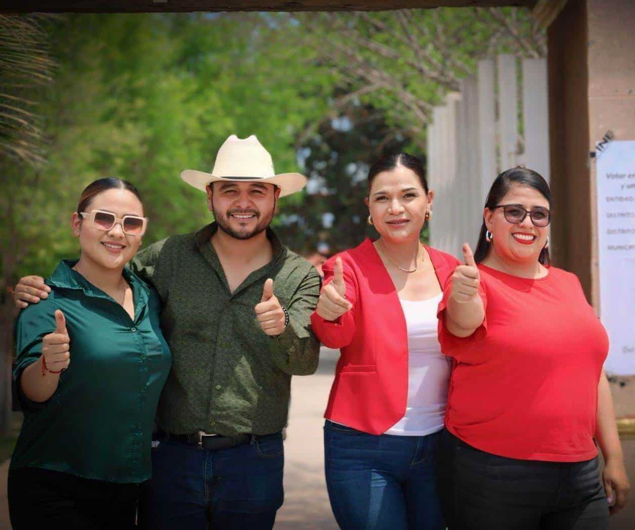Liquin Quintanilla emite su voto en San José del Aura