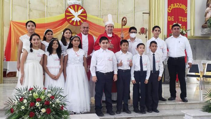 Obispo Realiza Confirmaciones en Sabinas y Nueva Rosita