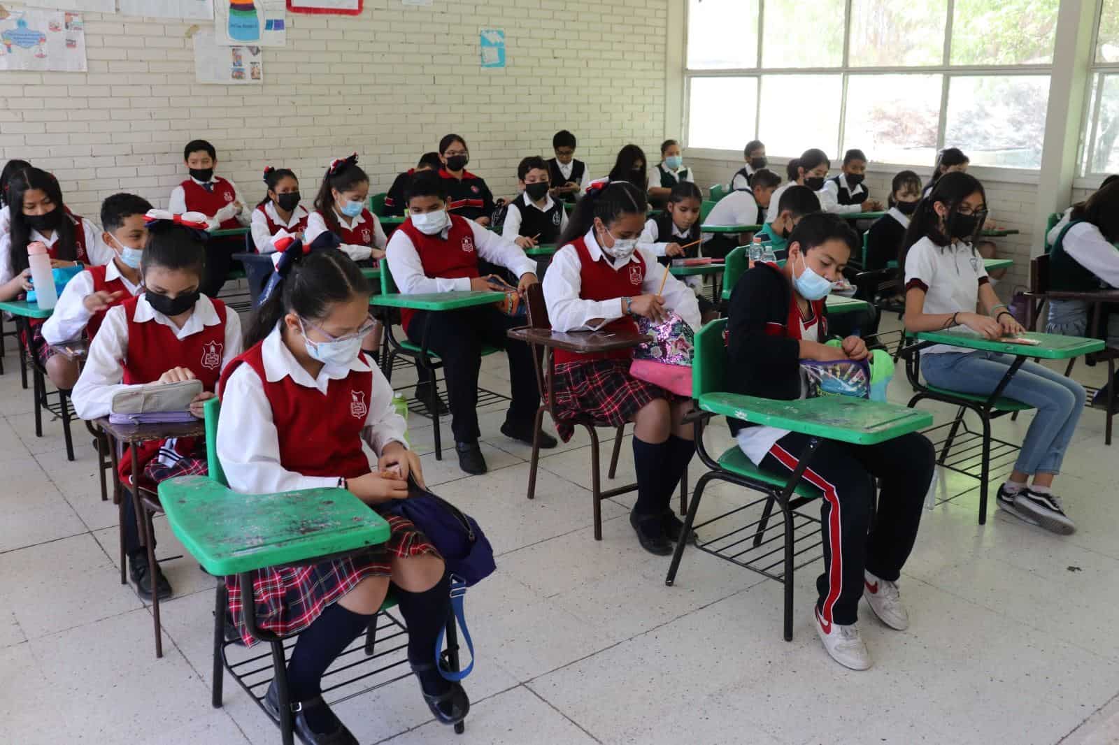 Avanzan 48 alumnos de sexto grado en la olimpiada del conocimiento.
