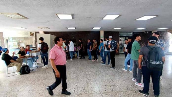 “Nos quedaremos con un 15 por ciento con los jóvenes que no fueron aceptados en la primera vuelta”, externó el coordinador de la Unidad Norte, Luis Carlos Talamantes.