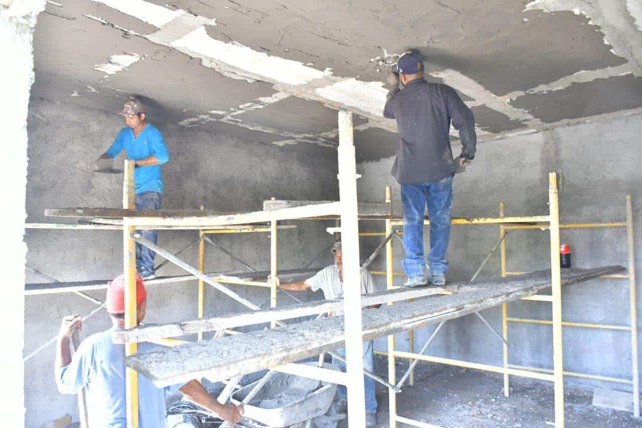 Avanza construcción de salón de usos múltiples en colonia Independencia de Nava