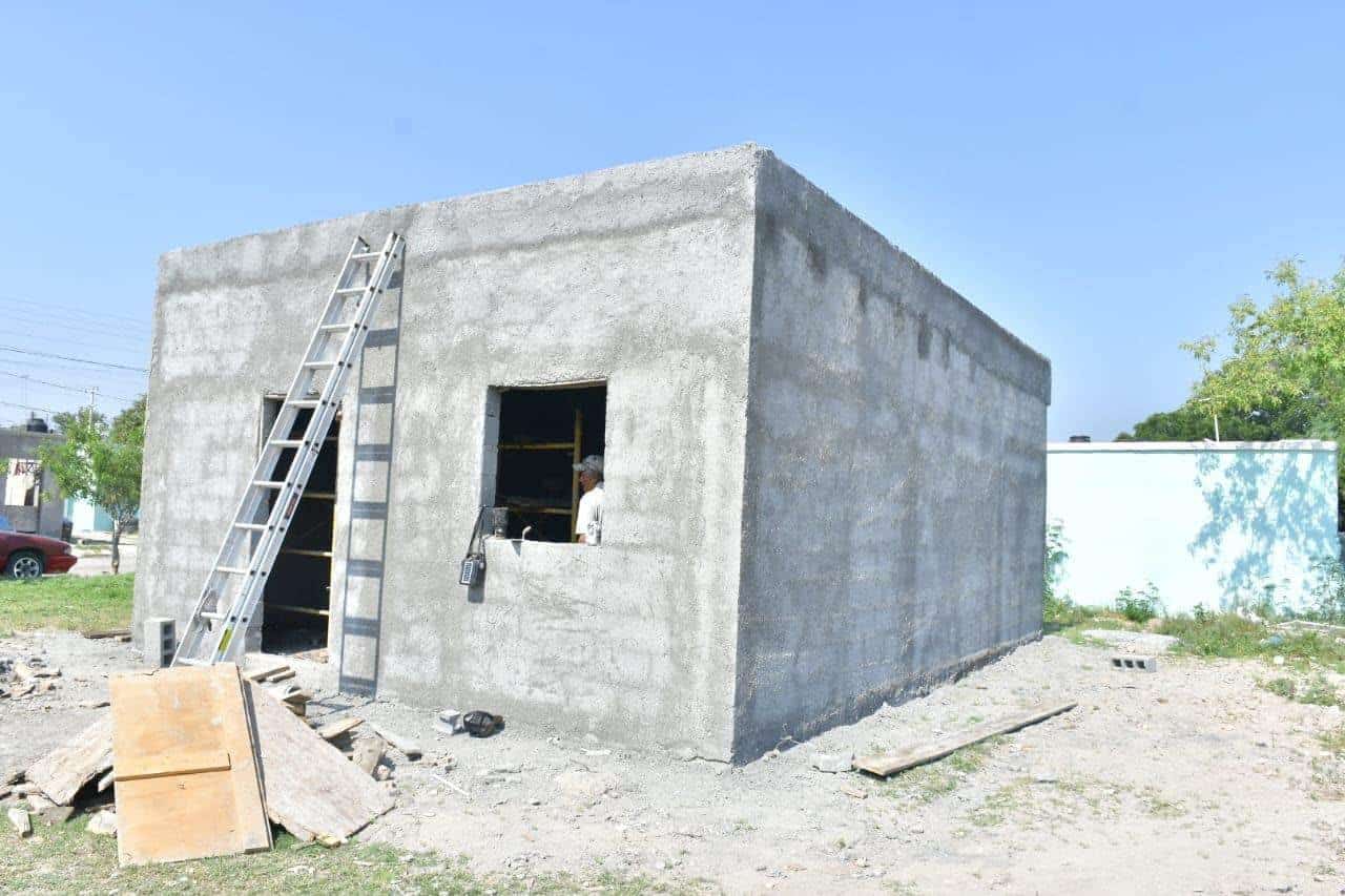 Avanza construcción de salón de usos múltiples en colonia Independencia de Nava