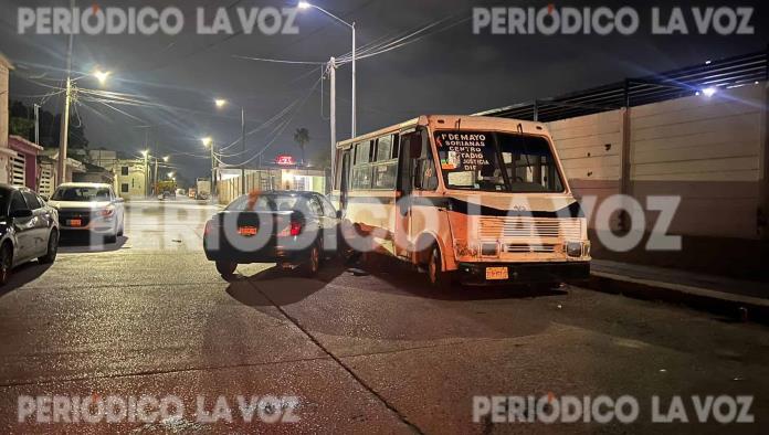 ‘Estampa’ auto contra microbús