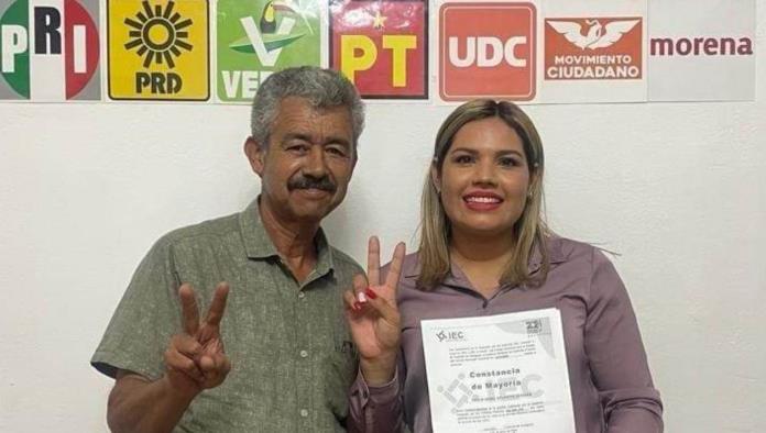 Yesi Sifuentes Recibe Constancia como Alcaldesa Electa de Castaños