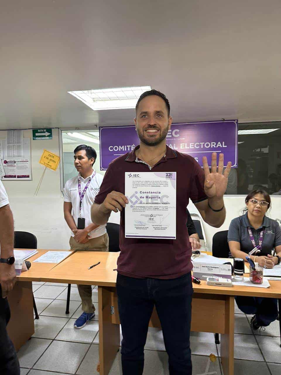 Recibe Jacobo Rodríguez constancia de mayoría como ALCALDE municipal