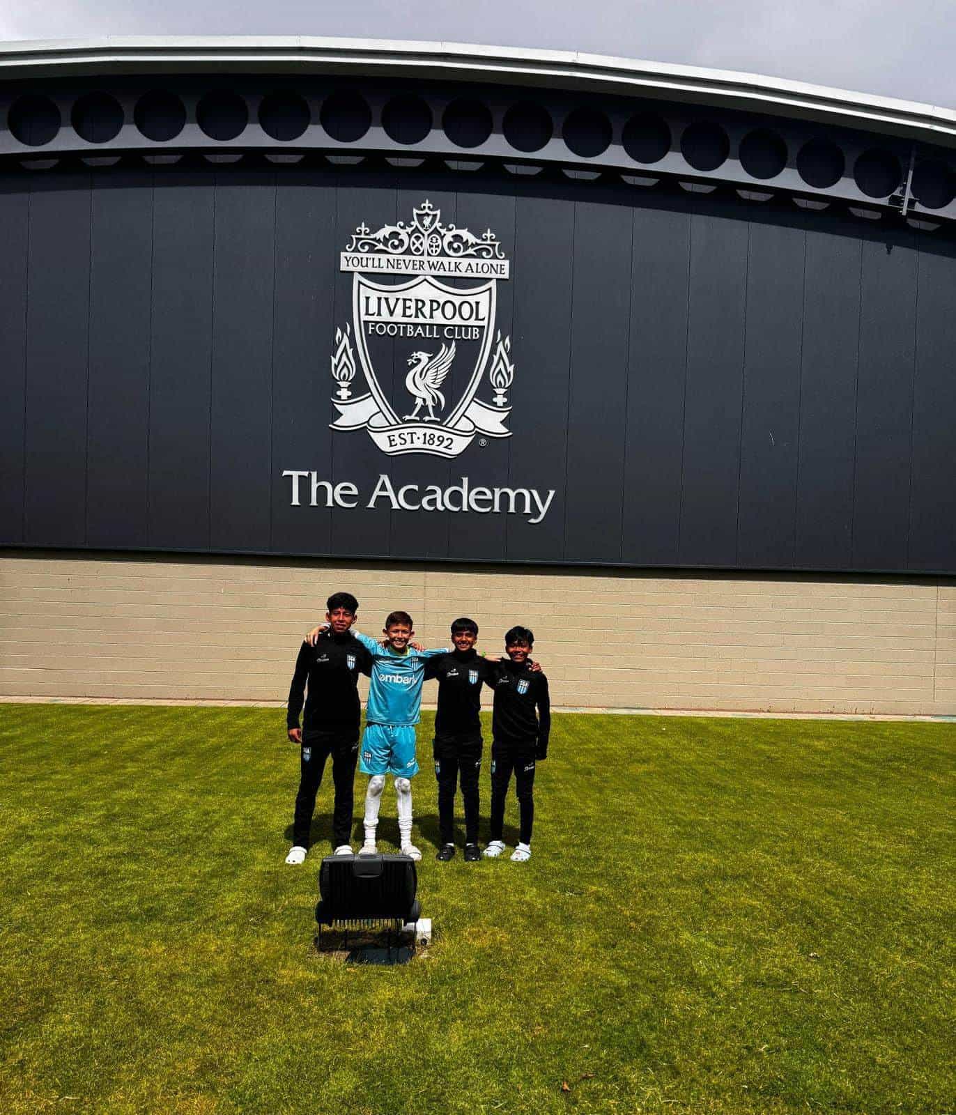 ENTRE LOS MEJORES: Jóvenes Acuñenses Dejan Huella en Torneo de Fútbol en EUROPA