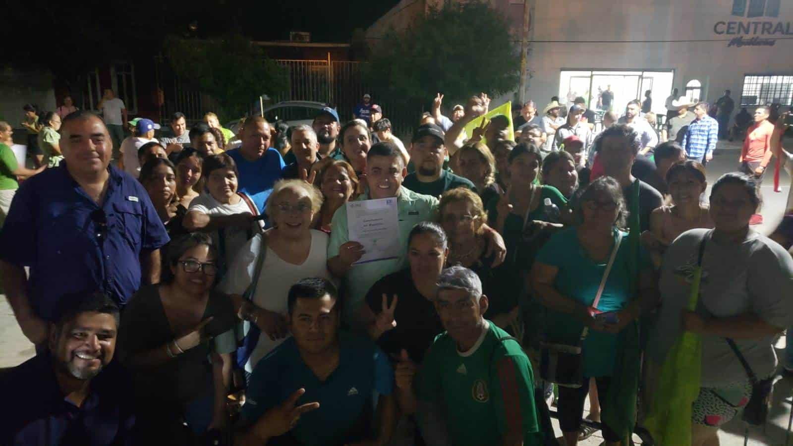 Recibe Feliciano Chano Díaz Constancia de Mayoría